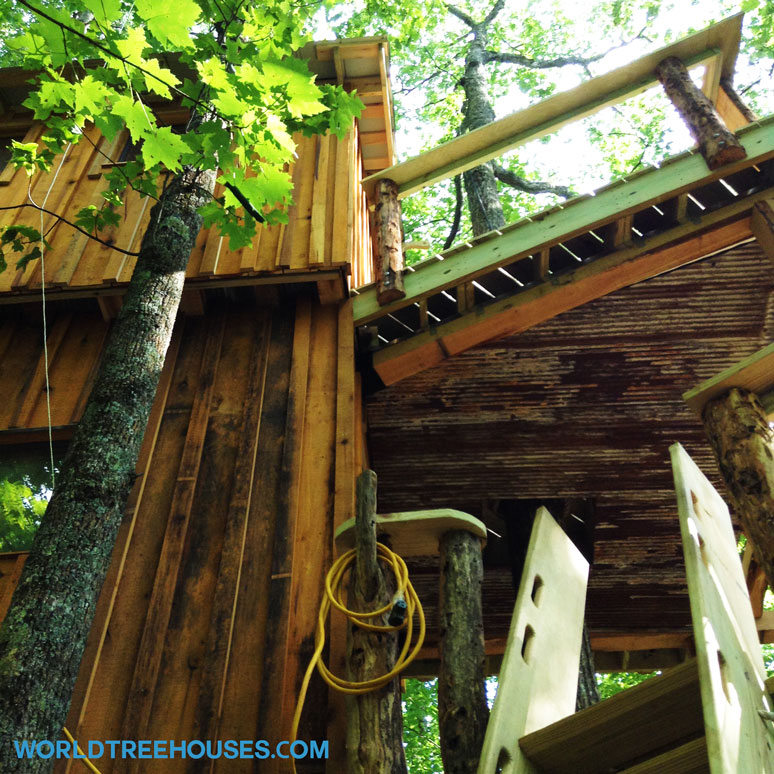 World-Treehouses-recycled-Asheville