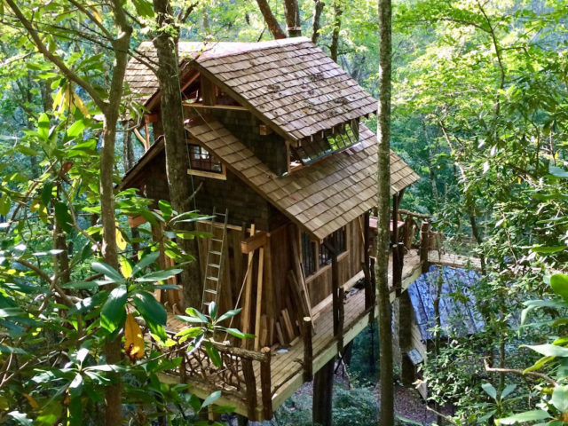 WNC tree house builder : Panthertown siding going up