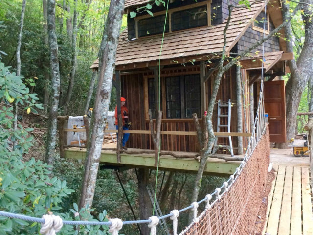 WNC treehouse builders : Panthertown Finishing Touches!