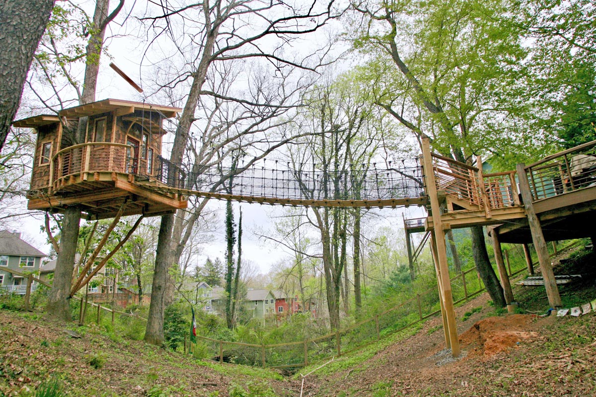 WorldTrehousesbridgetreehouseashevillecustomtreehousebuilder World Treehouses of